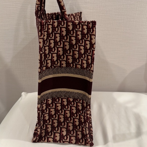 LARGE DIOR BOOK TOTE - Picture 3 of 6